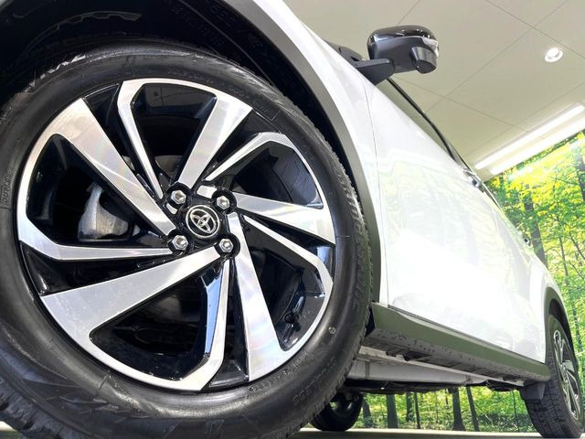 �y����17�C���`�A���~�z�C�[���z�O�ςɃ}�b�`���������A���~�z�C�[���𑕒����Ă���܂��B�e��ЊO�A���~�z�C�[����A�X�^�b�h���X�^�C�����戵�����Ă���܂��B���񂲑��k����������