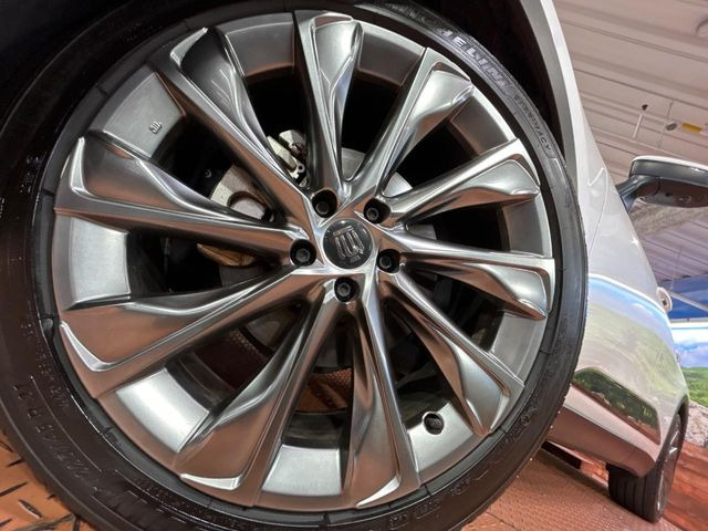 �y����21�C���`�A���~�z�C�[���z�O�ςɃ}�b�`���������A���~�z�C�[���𑕒����Ă���܂��B�e��ЊO�A���~�z�C�[����A�X�^�b�h���X�^�C�����戵�����Ă���܂��B���񂲑��k����������