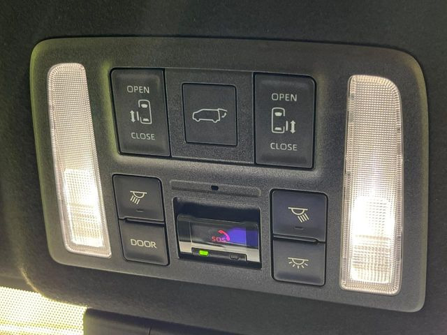 【両側パワースライドドア】スマートキーや運転席のスイッチで後席両側スライドドアの開閉が可能♪電動だから力を入れてドアを開ける必要が無く、小さなお子様でも簡単に開け閉めでき快適です♪