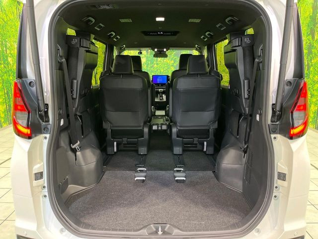 普段のお買い物や通勤、送迎等に十分な荷室スペースを確保しております。セカンドシートを倒すと、大きな荷物の積載も可能です♪