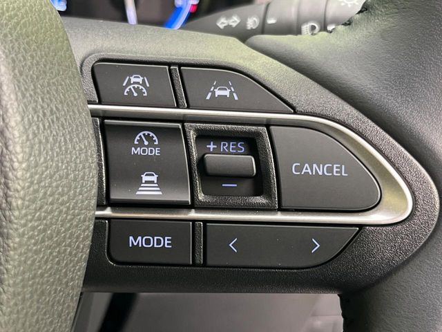 【レーダークルーズコントロール】高速道路での長距離走行が楽に!!自動で速度を保つクルーズコントロールが、衝突軽減システムと連携し、前方の車両を感知して車間を保つように速度調節してくれます!!