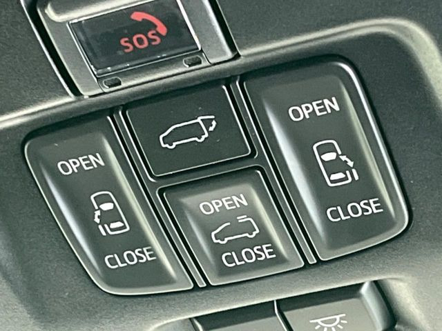 【両側パワースライドドア】スマートキーや運転席のスイッチで後席両側スライドドアの開閉が可能♪電動だから力を入れてドアを開ける必要が無く、小さなお子様でも簡単に開け閉めでき快適です♪