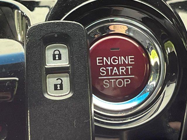 �yHonda�X�}�[�g�L�[�z�J�o����|�P�b�g�ɓ��ꂽ�܂܂ł��h�A�̎{���E�������\�ȃX�}�[�g�L�[�𑕔��B�G���W���̃I���E�I�t�����J�M�����o���K�v����������Ƃ��Ă��֗��ł���