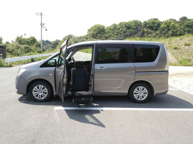 セレナ2.0 20X アンシャンテ 助手席スライドアップシート