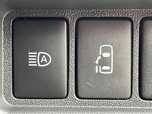 【パワースライドドア】スマートキーや運転席のスイッチでスライドドアの開閉が可能♪電動だから力を入れてドアを開ける必要が無く、小さいお子様でも、重い荷物を持っている時もラクに開け閉めできます♪