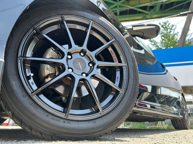 �y18�C���`�A���~�z�C�[���z�O�ςɃ}�b�`�����A���~�z�C�[���𑕒����Ă���܂��B�e��A���~�z�C�[����A�X�^�b�h���X�^�C�����戵�����Ă���܂��B���񂲑��k����������