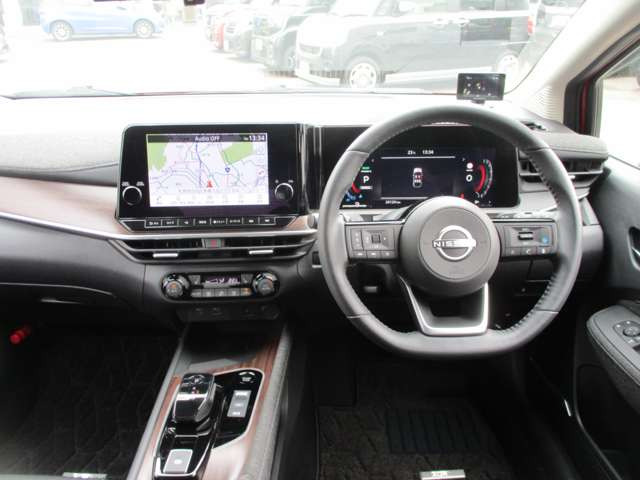 ノートオーラ1.2 G FOUR レザーエディション 4WD