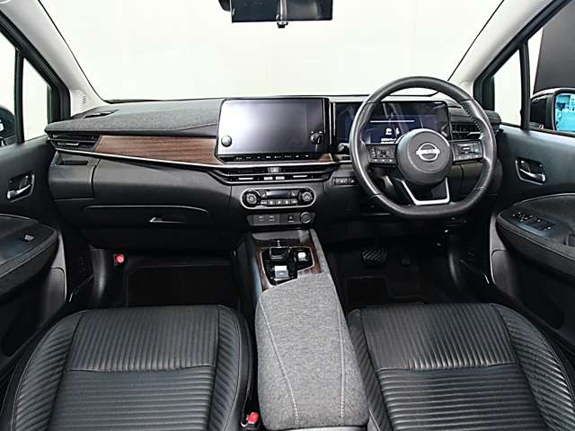 ノートオーラ1.2 G FOUR レザーエディション 4WD