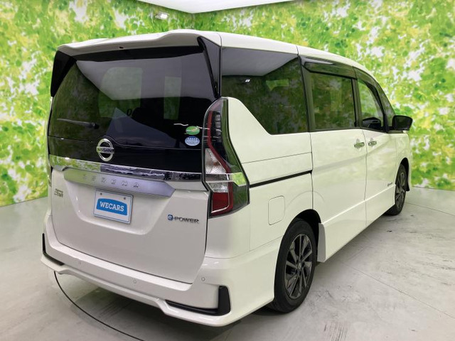 セレナ1.2 e-POWER ハイウェイスターV アーバンクロム
