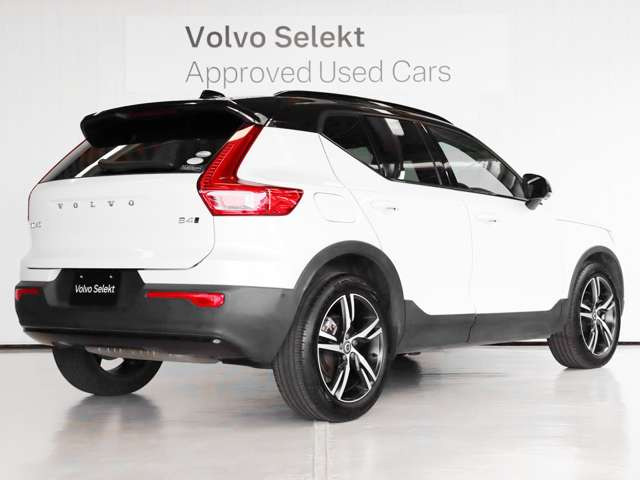 XC40B4 AWD Rデザイン 4WD