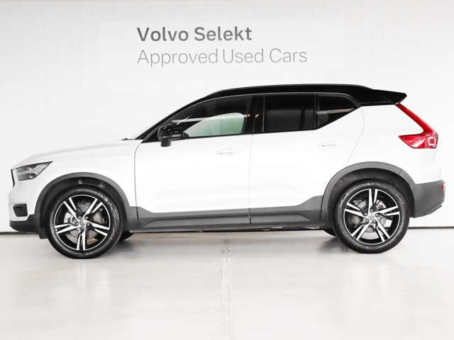 XC40B4 AWD Rデザイン 4WD