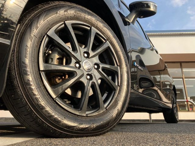 �y15�C���`�A���~�z�C�[���z�O�ςɃ}�b�`�����A���~�z�C�[���𑕒����Ă���܂��B�e��A���~�z�C�[����A�X�^�b�h���X�^�C�����戵�����Ă���܂��B���񂲑��k����������
