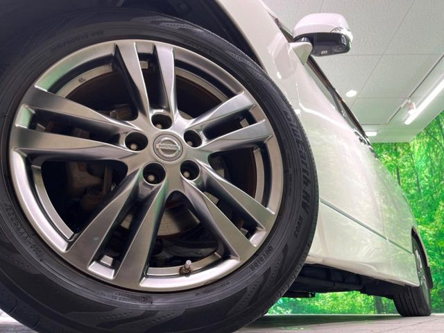 �y����18�C���`�A���~�z�C�[���z�O�ςɃ}�b�`���������A���~�z�C�[���𑕒����Ă���܂��B�e��ЊO�A���~�z�C�[����A�X�^�b�h���X�^�C�����戵�����Ă���܂��B���񂲑��k����������