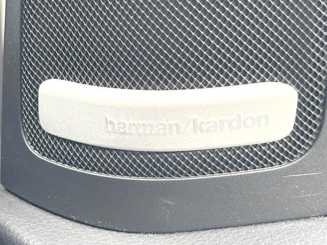 ��harman/kardon�T�E���h�V�X�e��:�I�[�f�B�I��僁�[�J�[����|����v���~�A���X�s�[�J�[�𑕔��B�����̃X�s�[�J�[����A���̗������܂ŕ����鍂�i���ȉ��y�����y���݂��������܂��B