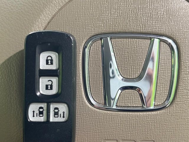 �yHonda�X�}�[�g�L�[�z�J�o����|�P�b�g�ɓ��ꂽ�܂܂ł��h�A�̎{���E�������\�ȃX�}�[�g�L�[�𑕔��B�G���W���̃I���E�I�t�����J�M�����o���K�v����������Ƃ��Ă��֗��ł���