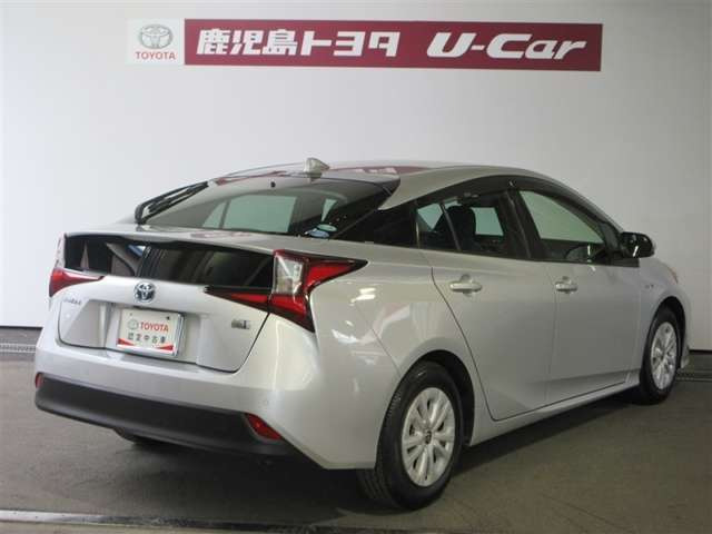 プリウス1.8 S