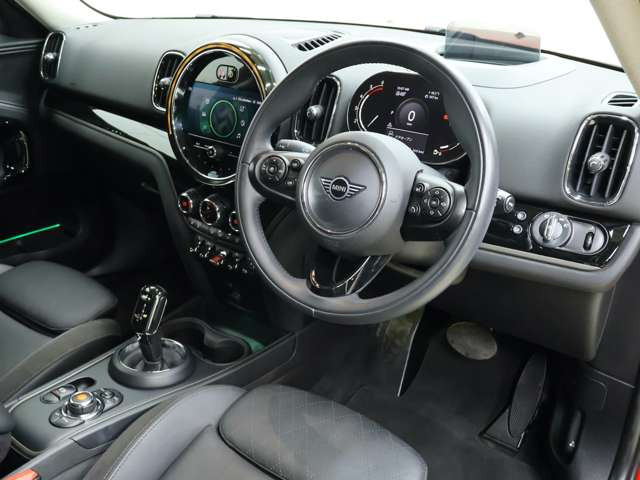 ミニクロスオーバークーパー SD オール4 4WD