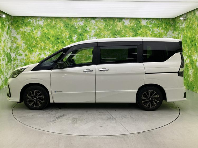 セレナ1.2 e-POWER ハイウェイスターV アーバンクロム