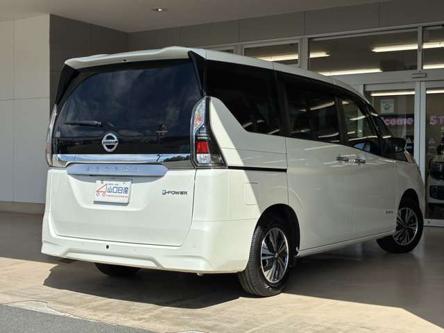 セレナ1.2 e-POWER XV セカンドスライドアップシート