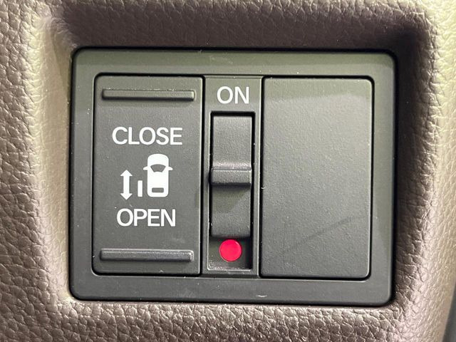 【パワースライドドア】スマートキーや運転席のスイッチでスライドドアの開閉が可能♪電動だから力を入れてドアを開ける必要が無く、小さいお子様でも、重い荷物を持っている時もラクに開け閉めできます♪