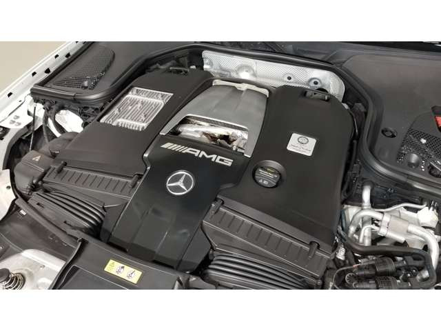 EクラスAMG E63 S 4マチックプラス 4WD