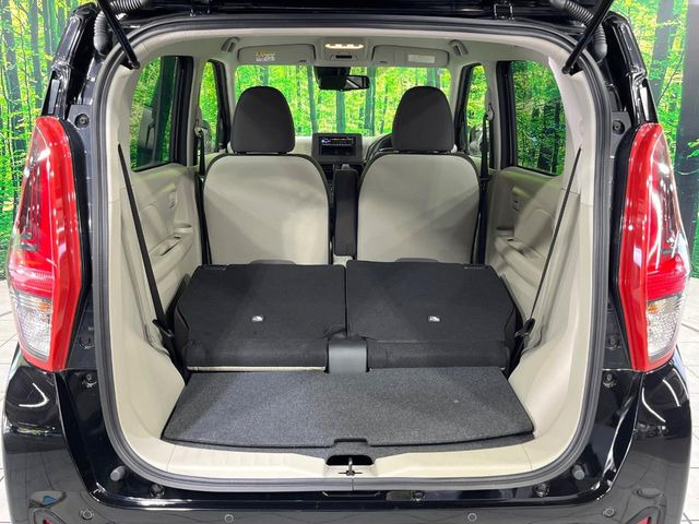 ���i�̂���������ʋ΁A���}���ɏ\���ȉ׎��X�y�[�X���m�ۂ��Ă���܂��B�Z�J���h�V�[�g��|���ƁA�傫�ȉו��̐ύڂ��\�ł���