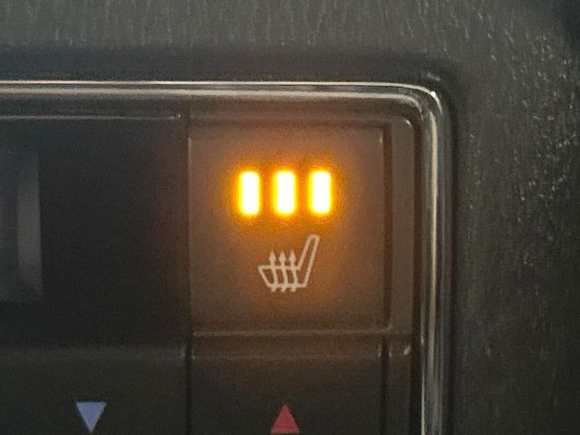 【シートヒーター】寒い日に重宝するシートヒーター!エアコンより早く温まってくれるので寒がりの人も安心ですね♪エアコンの温風は乾燥するから苦手、という方にもをおすすめです。