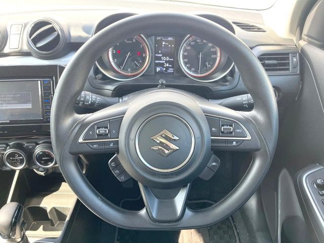 �y�X�e�A�����O�X�C�b�`�z�^�]���A�O������ڐ������炷���ƂȂ��A�I�[�f�B�I���̑��삪�\�ȕ֗��@�\!���S&���K�ȃh���C�u�����o���Ă���܂���