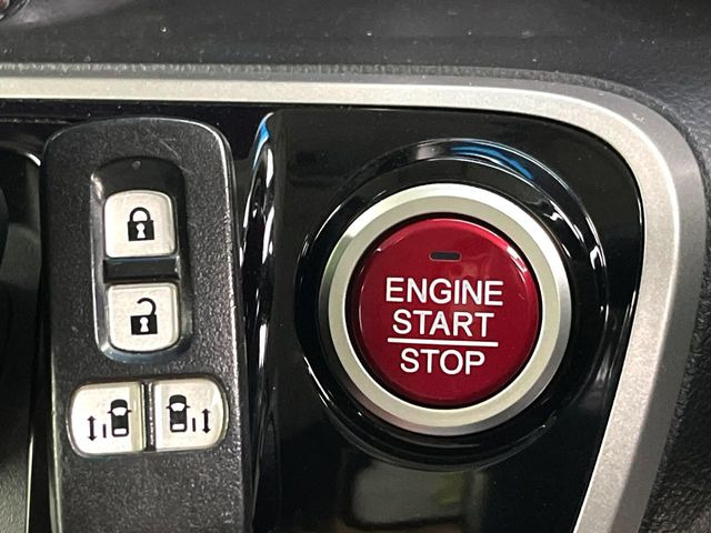 �yHonda�X�}�[�g�L�[�z�J�o����|�P�b�g�ɓ��ꂽ�܂܂ł��h�A�̎{���E�������\�ȃX�}�[�g�L�[�𑕔��B�G���W���̃I���E�I�t�����J�M�����o���K�v����������Ƃ��Ă��֗��ł���