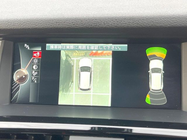 ���p�m���~�b�N�r���[���j�^�[:��p�̃J�����ɂ��A�ォ�猩���낵���悤�Ȏ��_��360�x�N���}�̎��͂��m�F���邱�Ƃ��ł��܂������p�������m�F���₷���A�����ꏊ�ł̐؂�Ԃ��⒓�Ԃ��X���[�Y�ɍs���܂��B