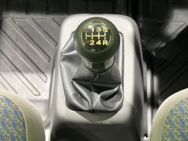 【フロア5速MT】5速MT!!スポーティーな走行をお楽しみいただけます♪