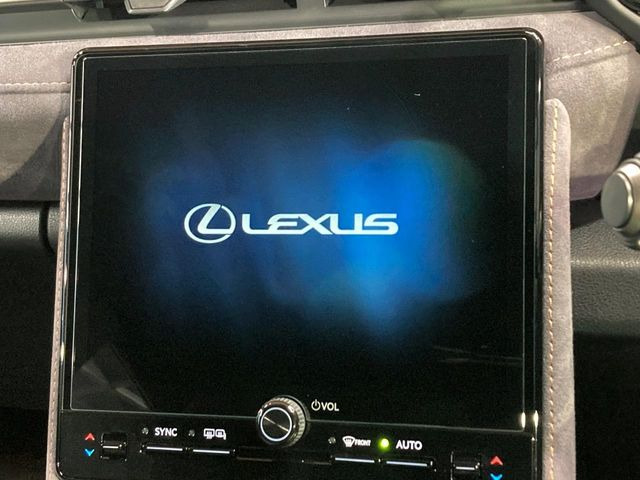 �y9.8�C���` �f�B�X�v���C�I�[�f�B�I�z���ʂ̃f�B�X�v���C��AppleCarPlay��AndroidAuto�����p�\�B�傫�ȉ�ʂŃX�}�z�i�r�A�v���������p���������܂���