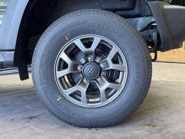 �y����15�C���`�A���~�z�C�[���z�O�ςɃ}�b�`���������A���~�z�C�[���𑕒����Ă���܂��B�e��ЊO�A���~�z�C�[����A�X�^�b�h���X�^�C�����戵�����Ă���܂��B���񂲑��k����������