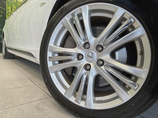 �y����18�C���`�A���~�z�C�[���z�O�ςɃ}�b�`���������A���~�z�C�[���𑕒����Ă���܂��B�e��ЊO�A���~�z�C�[����A�X�^�b�h���X�^�C�����戵�����Ă���܂��B���񂲑��k����������