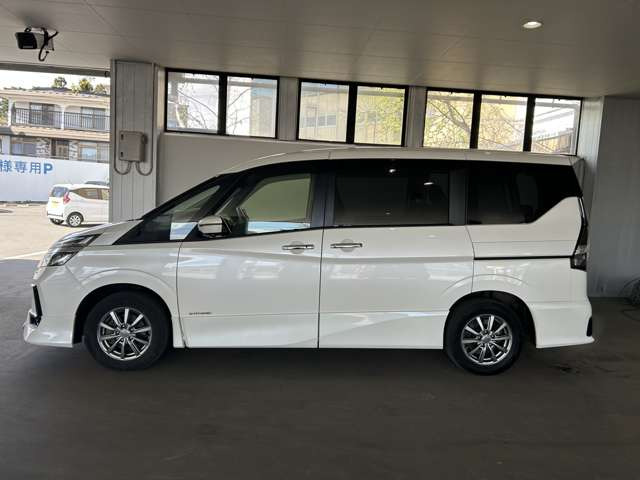 セレナ2.0 ハイウェイスターV 4WD