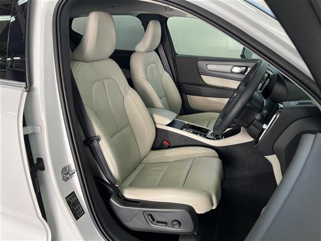 XC40B4 AWD インスクリプション 4WD
