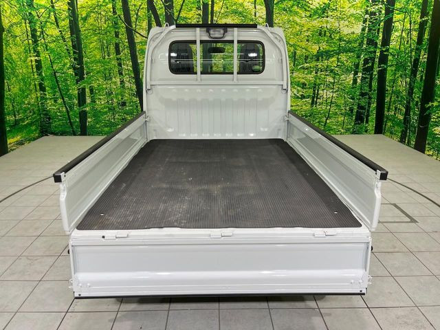 積み下ろしのしやすいデッキにはたっぷりと荷物を積み込んでいただけます。遊びから仕事まで、様々なシーンで頼れます♪