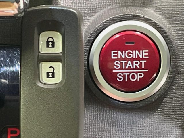 �yHonda�X�}�[�g�L�[�z�J�o����|�P�b�g�ɓ��ꂽ�܂܂ł��h�A�̎{���E�������\�ȃX�}�[�g�L�[�𑕔��B�G���W���̃I���E�I�t�����J�M�����o���K�v����������Ƃ��Ă��֗��ł���