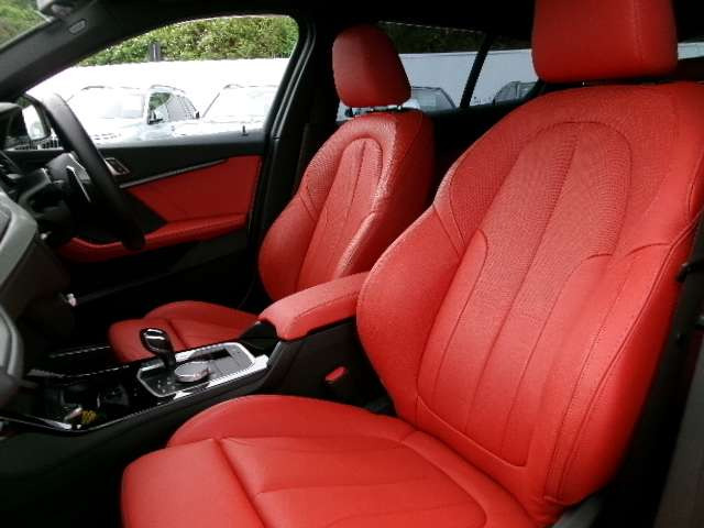 1シリーズM135i xドライブ 4WD