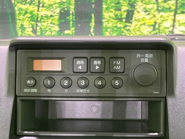 スピーカー取付・ウーハー追加などの音質向上や、最新ナビ・後席モニター等の取り付けも是非ご相談ください!