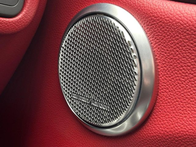 ��harman/kardon�T�E���h�V�X�e��:�I�[�f�B�I��僁�[�J�[����|����v���~�A���X�s�[�J�[�𑕔��B�����̃X�s�[�J�[����A���̗������܂ŕ����鍂�i���ȉ��y�����y���݂��������܂��B