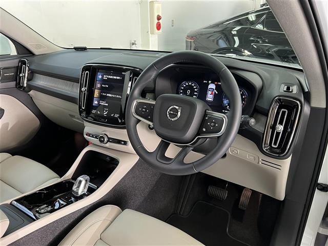 XC40B4 AWD インスクリプション 4WD