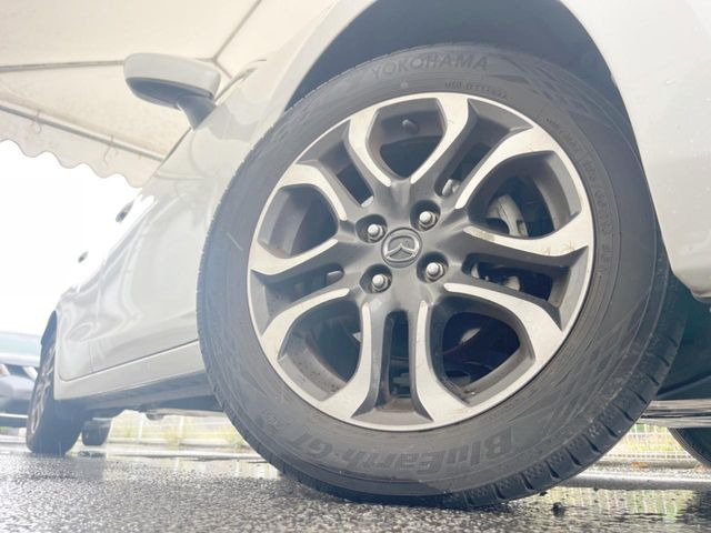 �y�����A���~�z�C�[���z�O�ςɃ}�b�`���������A���~�z�C�[���𑕒����Ă���܂��B�e��ЊO�A���~�z�C�[����A�X�^�b�h���X�^�C�����戵�����Ă���܂��B���񂲑��k����������