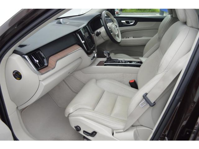 XC60T5 AWD インスクリプション 4WD