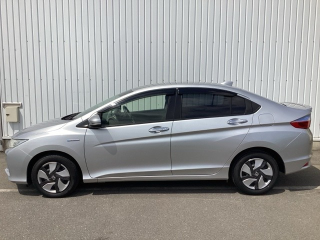グレイス1.5 ハイブリッド LX