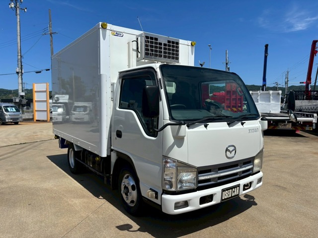 タイタン冷蔵冷凍車