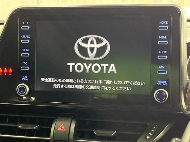 �y8�C���` �f�B�X�v���C�I�[�f�B�I�z���ʂ̃f�B�X�v���C��AppleCarPlay��AndroidAuto�����p�\�B�傫�ȉ�ʂŃX�}�z�i�r�A�v���������p���������܂���