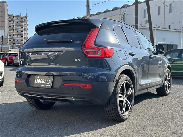 XC40B4 AWD Rデザイン 4WD