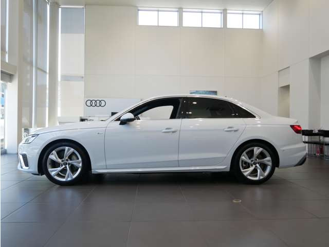 A445 TFSI クワトロ Sライン 4WD