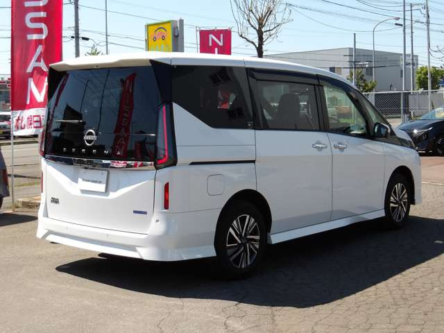 セレナ2.0 ハイウェイスターV 4WD